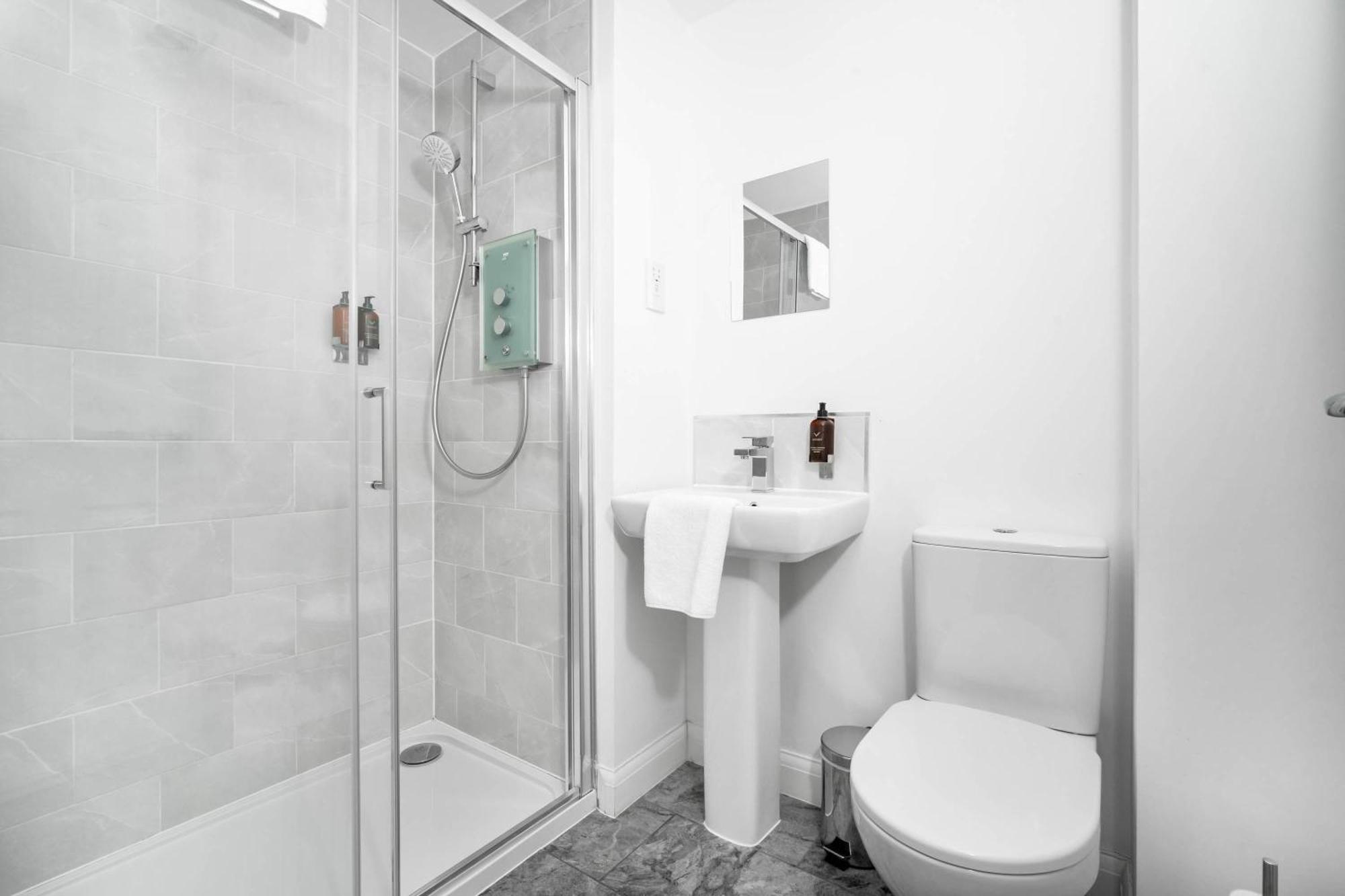 Luxury City Centre 5 Bed House With En-Suite, Bbq, On-Site Parking By Azura Nights Birmingam Exterior foto